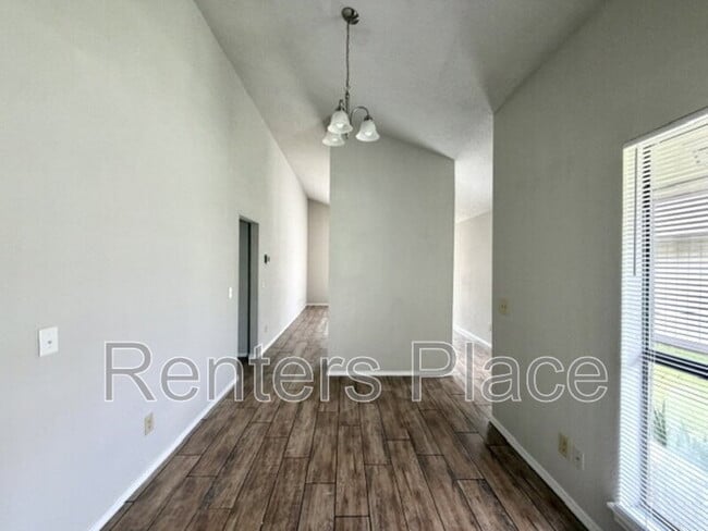 Building Photo - 1548 E 74th St