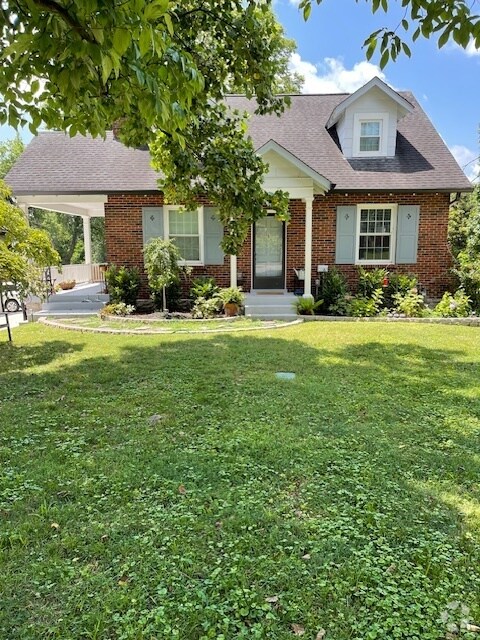 Building Photo - 1109 Graybar Ln