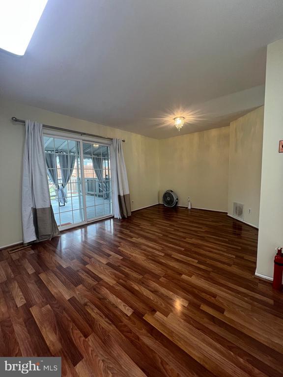 Foto del edificio - 2057 Putnam Rd