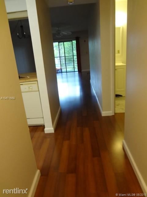 Building Photo - 2 br, 2 bath  - 925 NE 209th St Apt 202