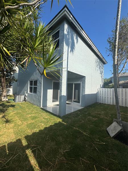 Building Photo - 9929 NW 9th Ct