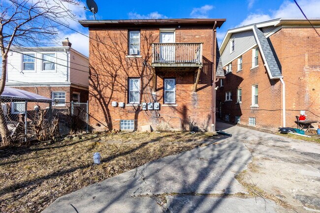Foto del edificio - 17308 Oak Dr