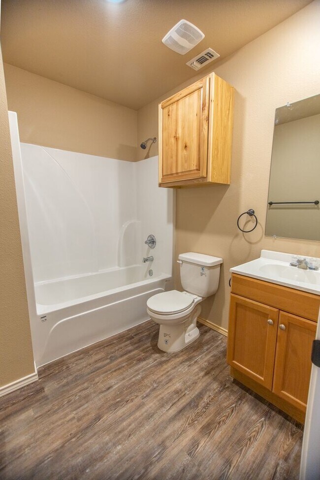Building Photo - Luxury Rental in Cypress Grove!