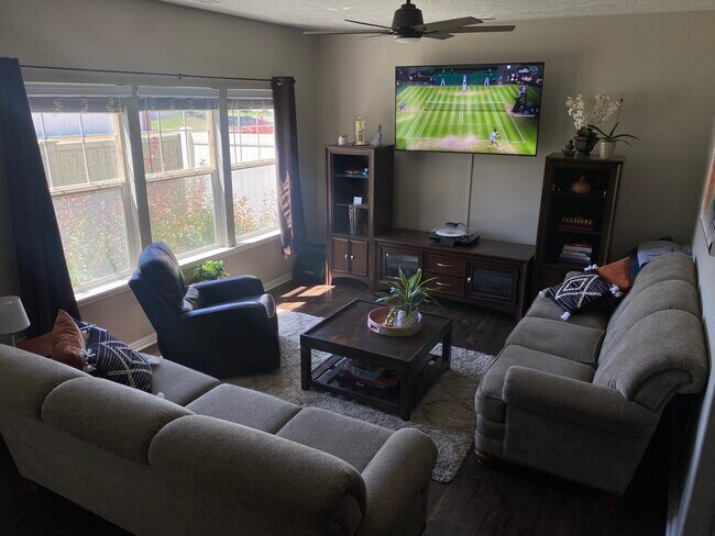 Sala de estar - 753 W Club Oaks Dr