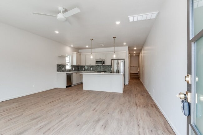 Building Photo - Urban living in Edmond