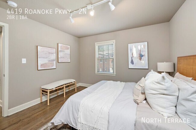 Foto del edificio - 4419 Roanoke Pkwy