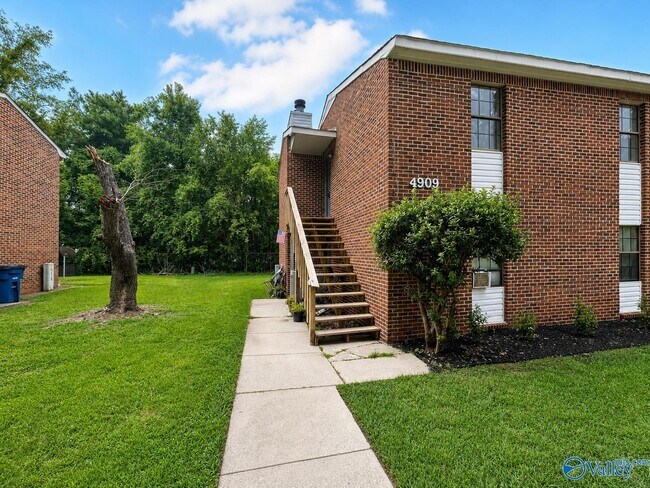 Foto del edificio - 4909 Cotton Row NW