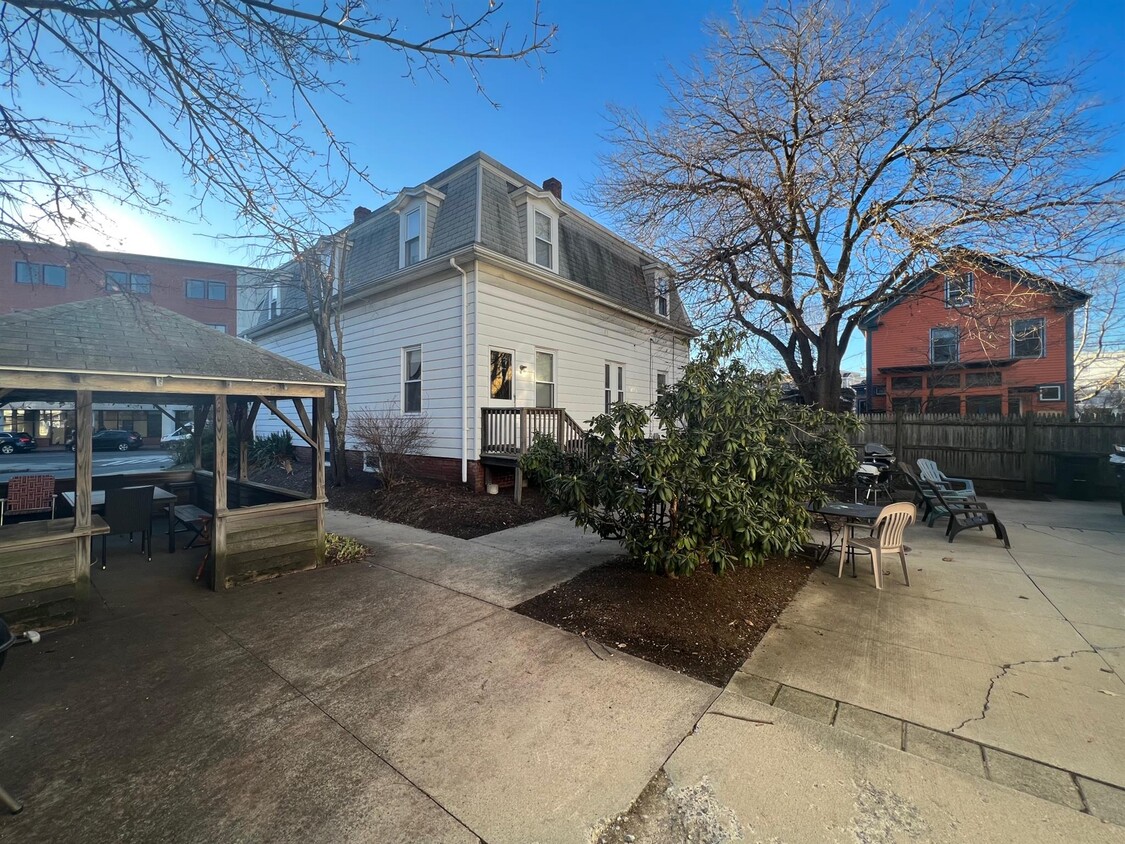 Primary Photo - 20 Park Ave