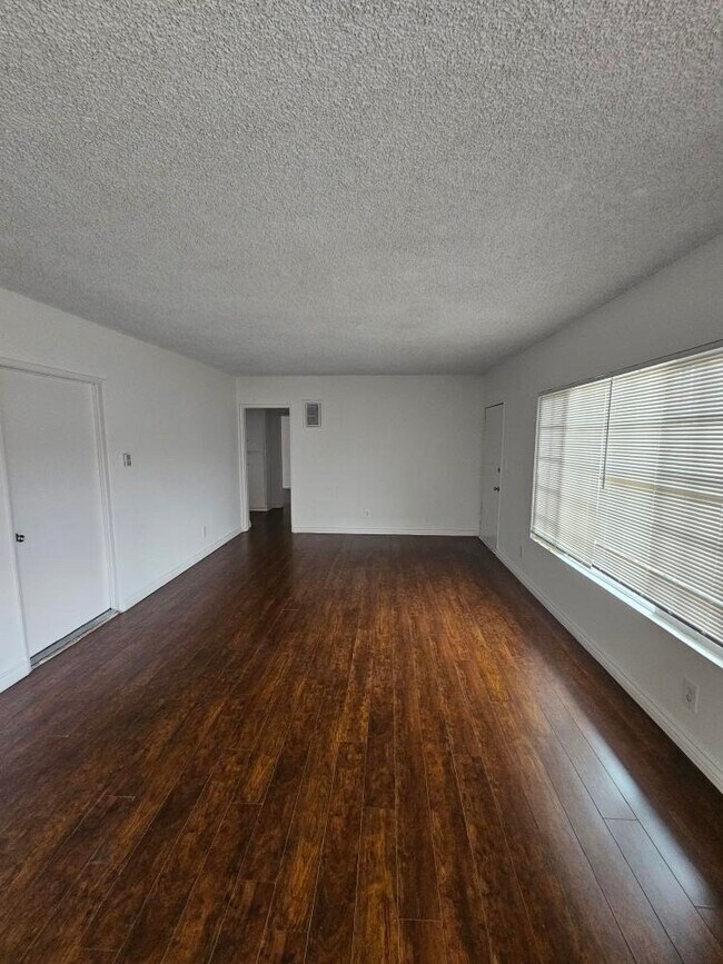 Living room/ Sala - 9029 Orion Ave