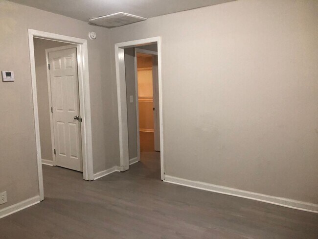 Foto del edificio - 617 W Granite Ave