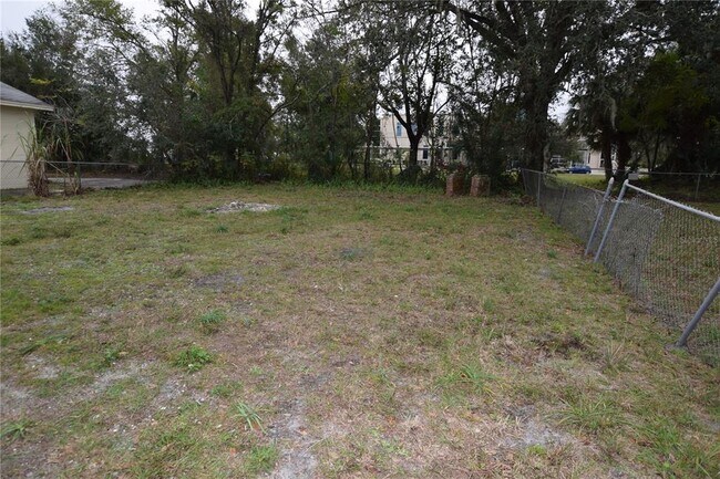 Foto del edificio - 905 W 12th St