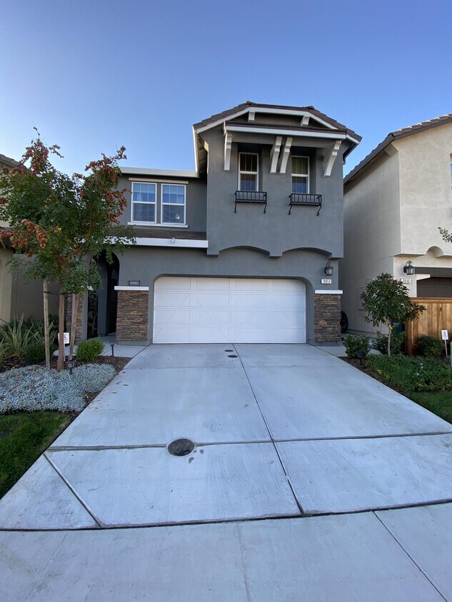 9050 Albarino Way, Sacramento, CA 95829 House Rental in Sacramento