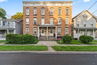 Building Photo - 57 1/2 Saratoga Ave