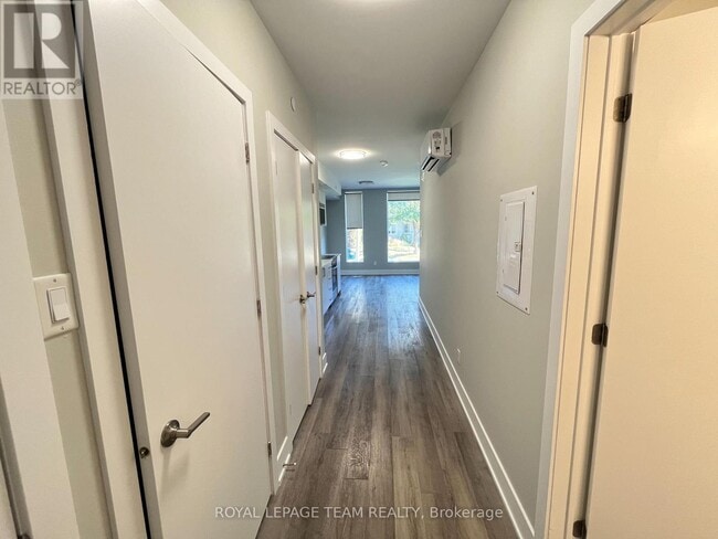 Photo du bâtiment - 1295 Summerville Ave