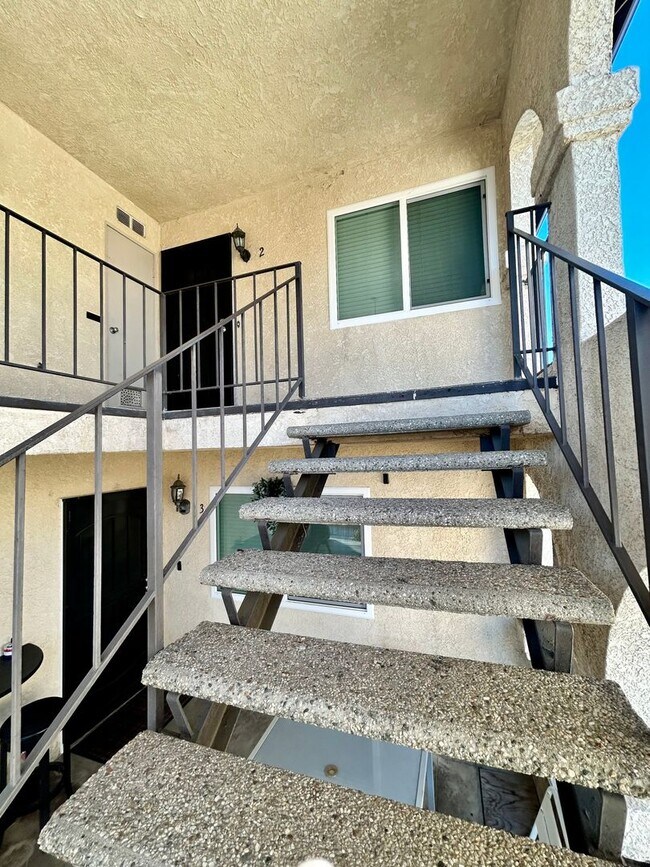 Building Photo - 1028w