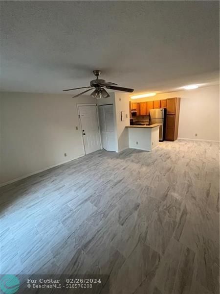 Foto del edificio - 801 Lyons Rd