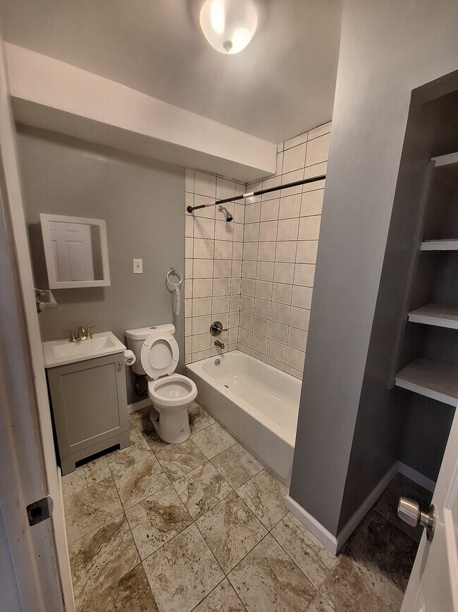 Foto del edificio - 12613 Parkhill Ave