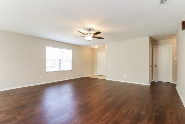 Foto del edificio - 3132 Middleview Rd
