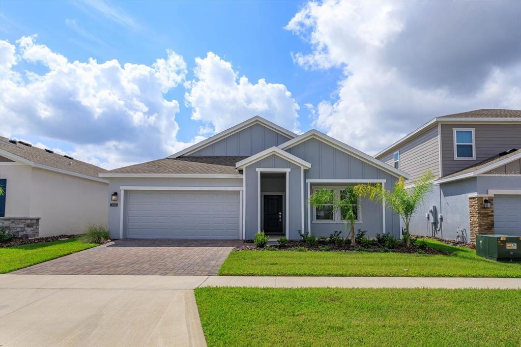 Foto principal - 3048 Armstrong Ave