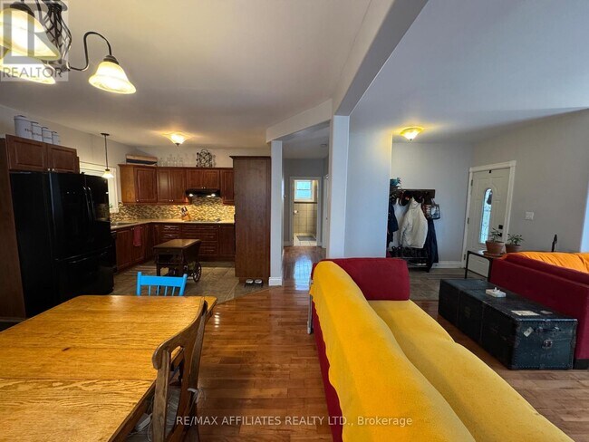 Photo du bâtiment - 642 East St