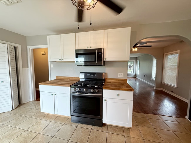 Building Photo - 419 Westhill Pl
