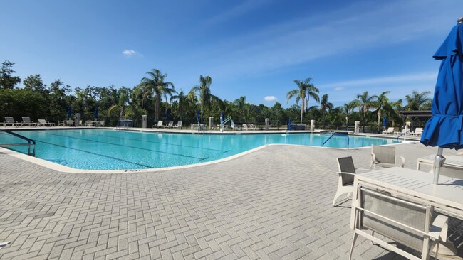 Foto del edificio - 2407 Pier Dr