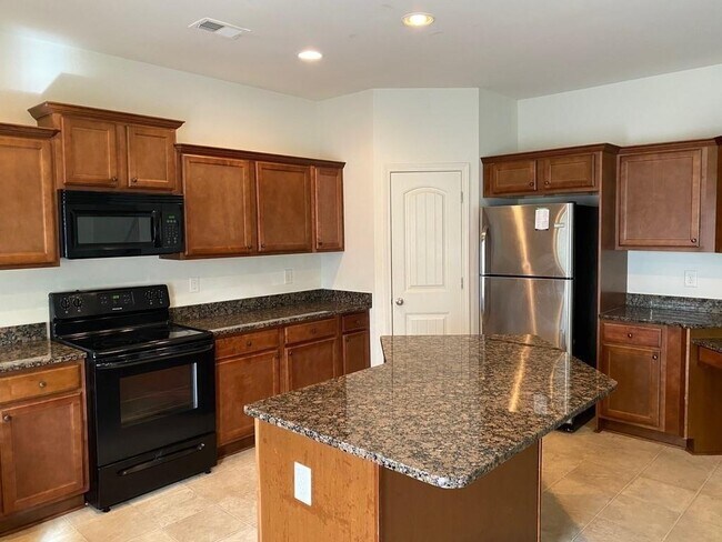 Building Photo - 867 Pine Ln