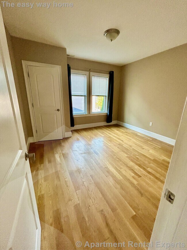 Foto del edificio - 57 Greenleaf Ave