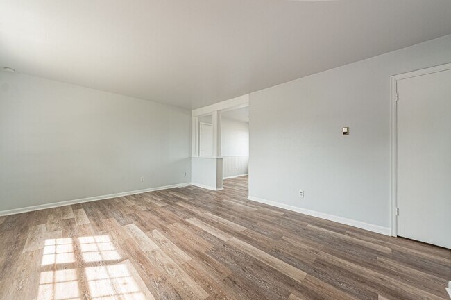 Building Photo - Lovely ranch house in countryside neighbor...
