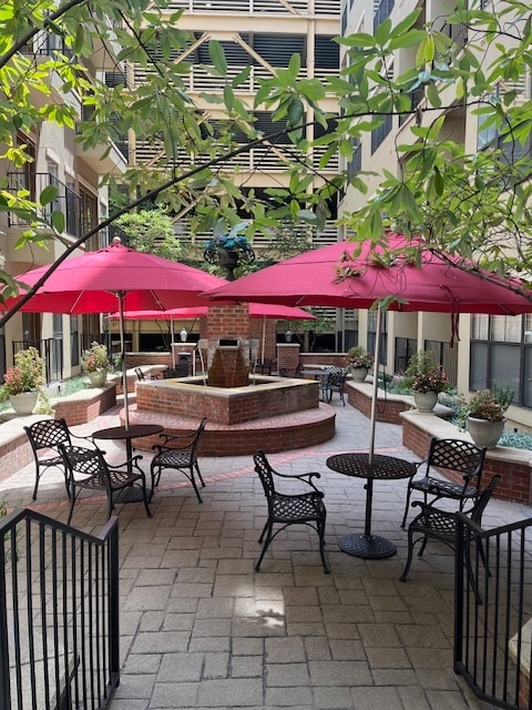 Private courtyard - 1803 Broadway