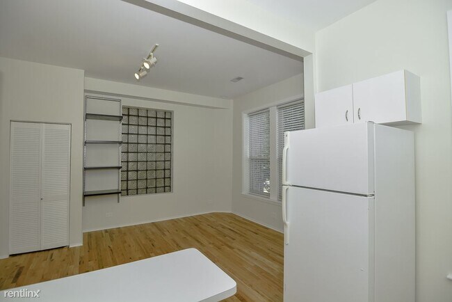 Building Photo - 4307 N Paulina St