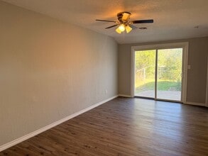 Building Photo - 404 SW 24th St Building Photo - 404 SW 24th St