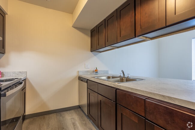 3BR, 2BA - 1,300SF - Kitchen - Arrowtree Apartments