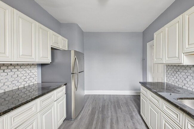 Building Photo - 6700 Park Ave