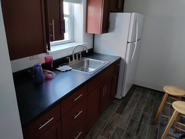 Kitchen - 2306 W 5th Ave