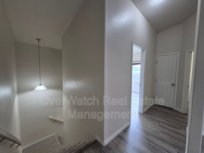 Building Photo - 250 Oklahoma St