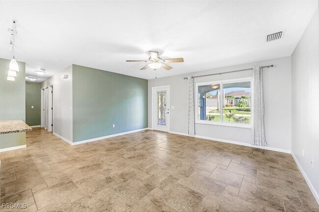 Building Photo - 17075 Edgewater Dr