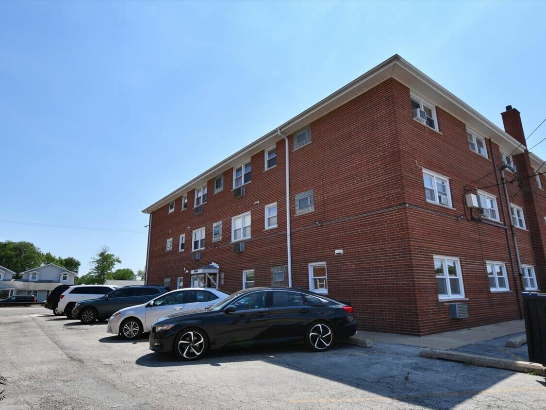Primary Photo - 4444 W 87th St