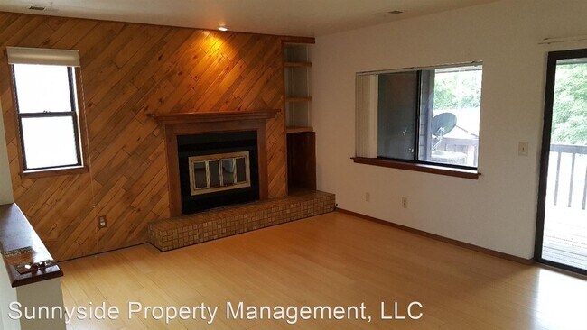 Building Photo - 2 br, 2 bath House - 525 Manhattan Dr. # 201