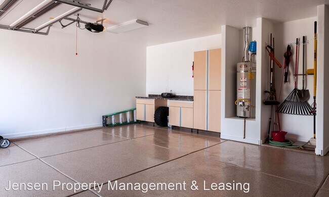 Building Photo - 3 br, 2 bath House - 358 East Munich Drive