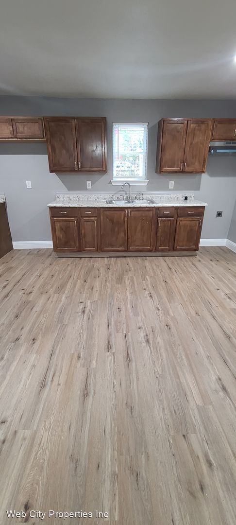 Foto del edificio - 4 br, 2 bath House - 2003 E 8th St