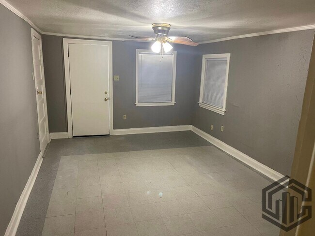 Foto del edificio - 3 Bed/ 1 Bath