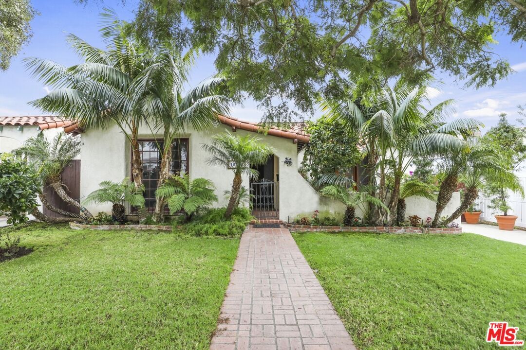 Foto principal - 10516 Ayres Ave