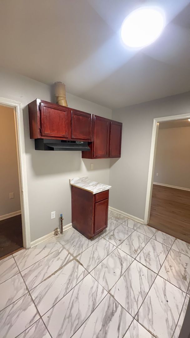Building Photo - Maintained 3 bedroom 1 bath home - Open To...