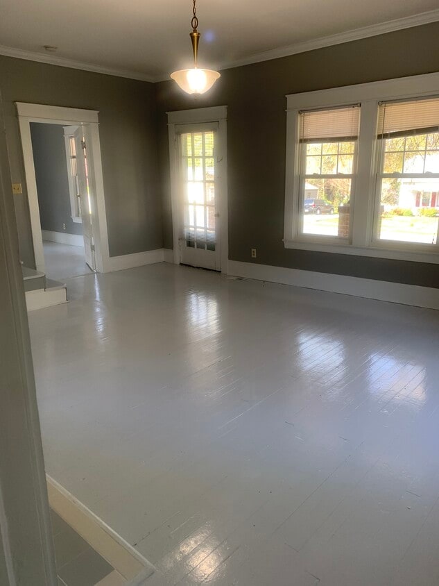 Building Photo - 518 S Main St