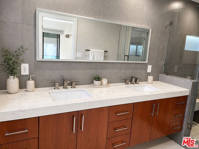 Foto del edificio - 6329 Jumilla Ave