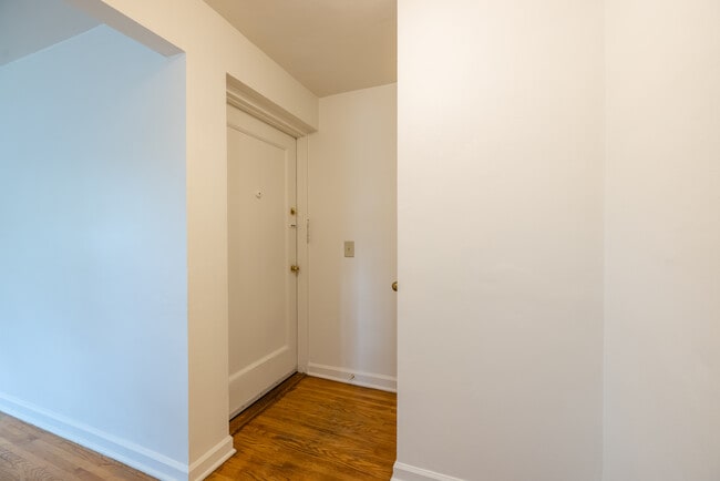 Entry - Elmwood Manor Apartments and Townhouses