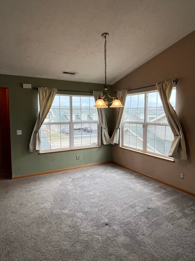 Building Photo - 963 Kelly Ln