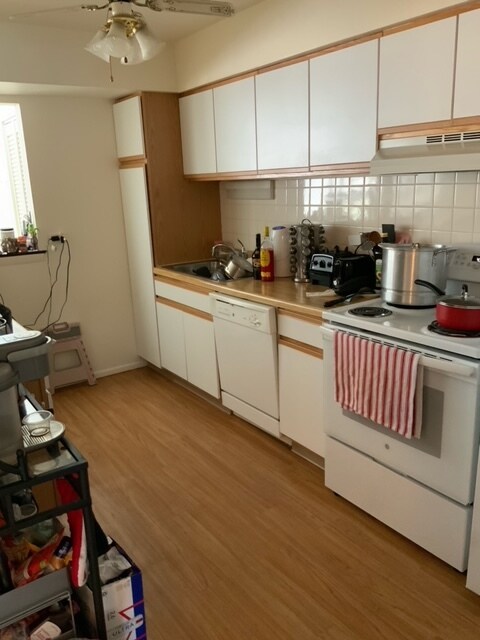 Kitchen - 1212 S Forums Ct