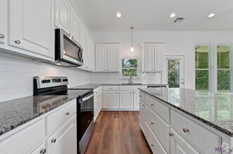Building Photo - 5830 Lake Shelf Dr